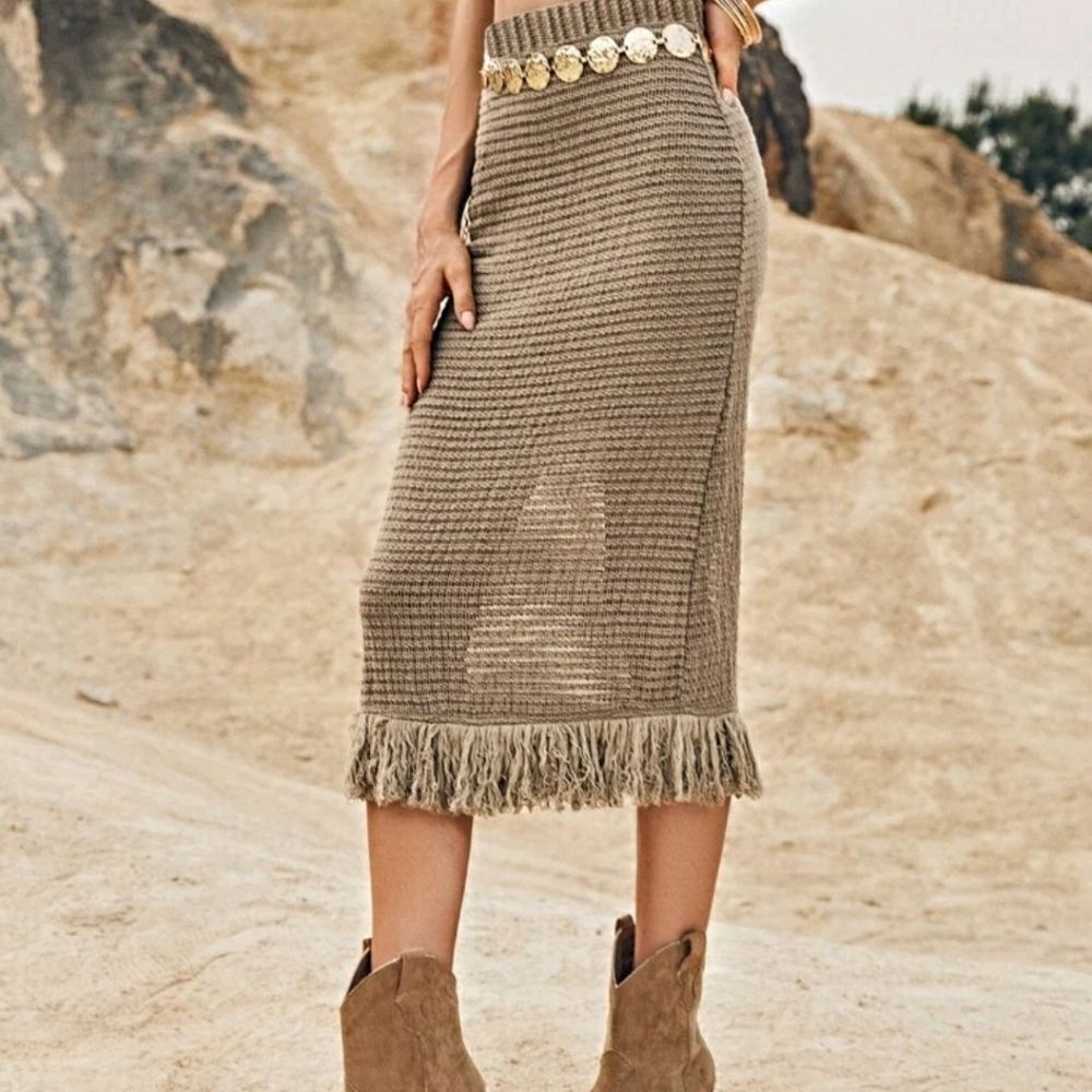 Chain Detail Fringe Hem Skirt - Picture 4 of 7
